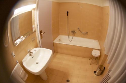 פיסטויה Hotel Milano מראה חיצוני תמונה