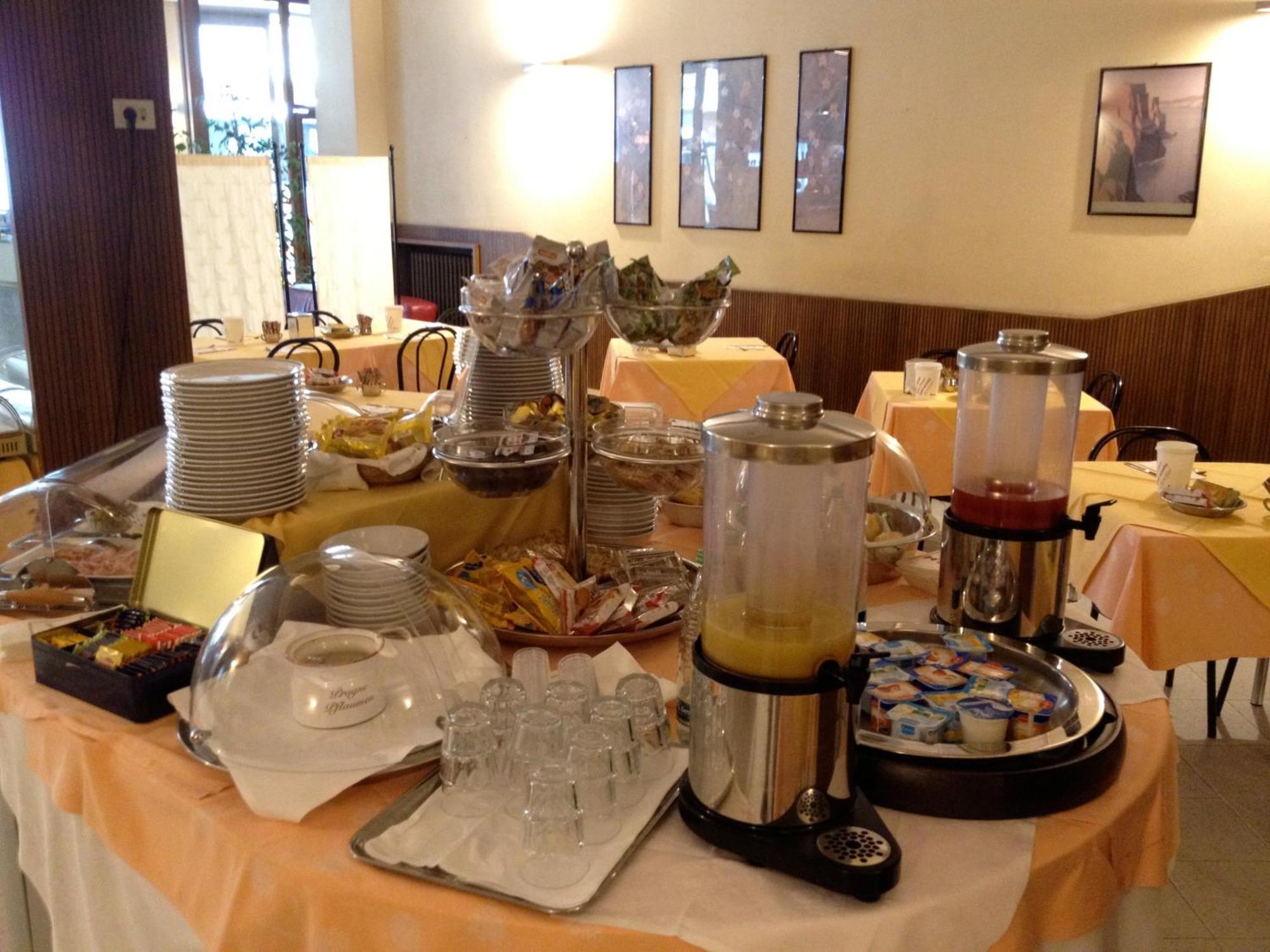 פיסטויה Hotel Milano מראה חיצוני תמונה