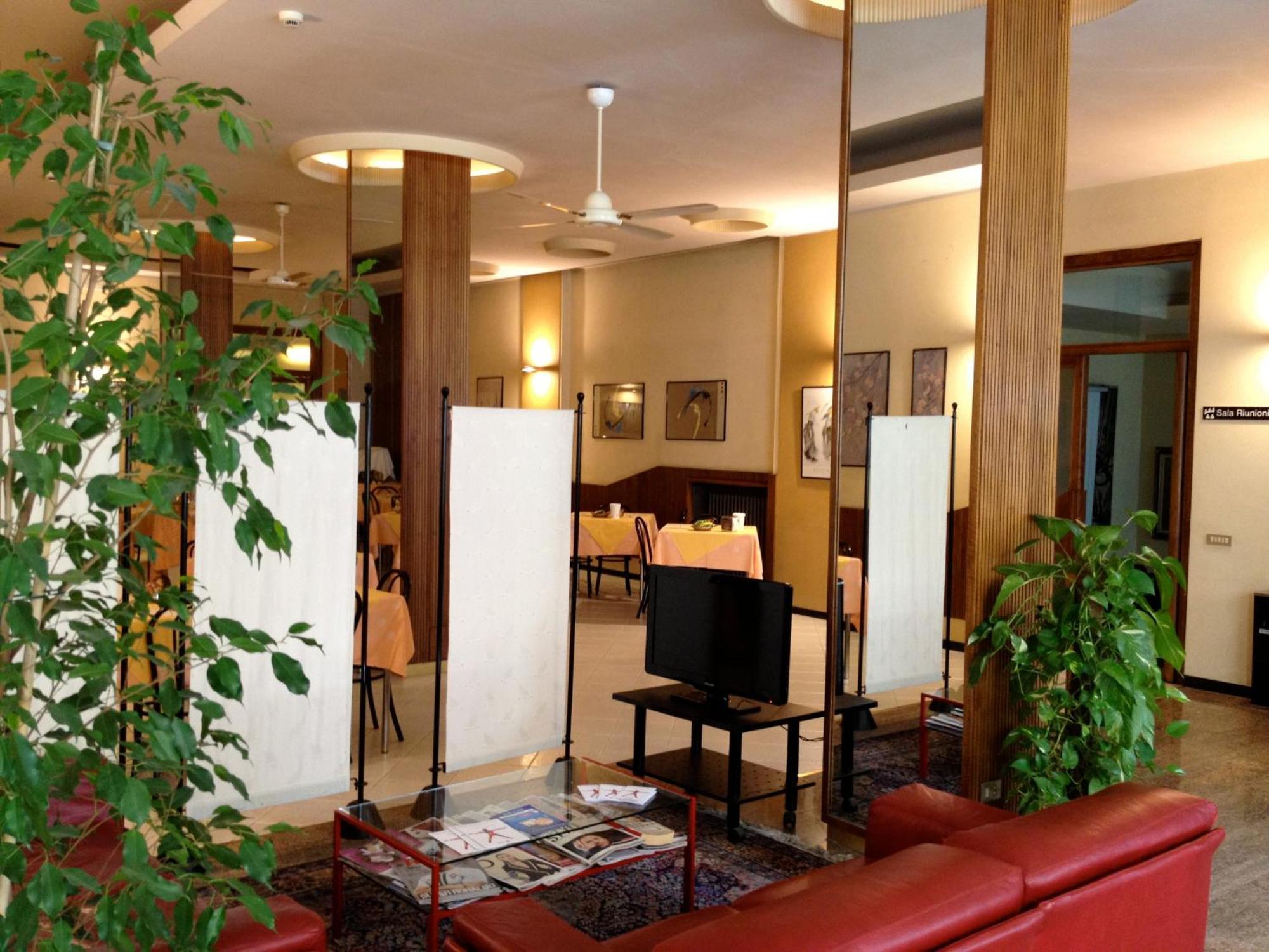 פיסטויה Hotel Milano מראה חיצוני תמונה