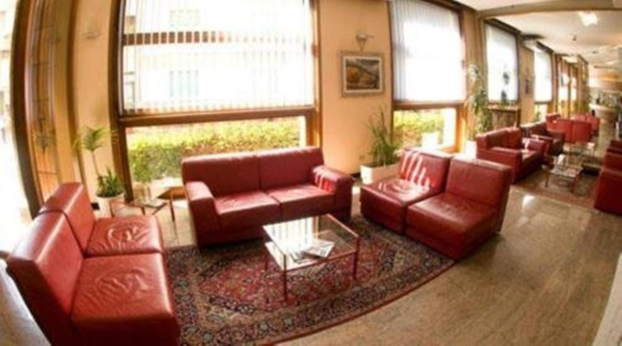 פיסטויה Hotel Milano מראה חיצוני תמונה
