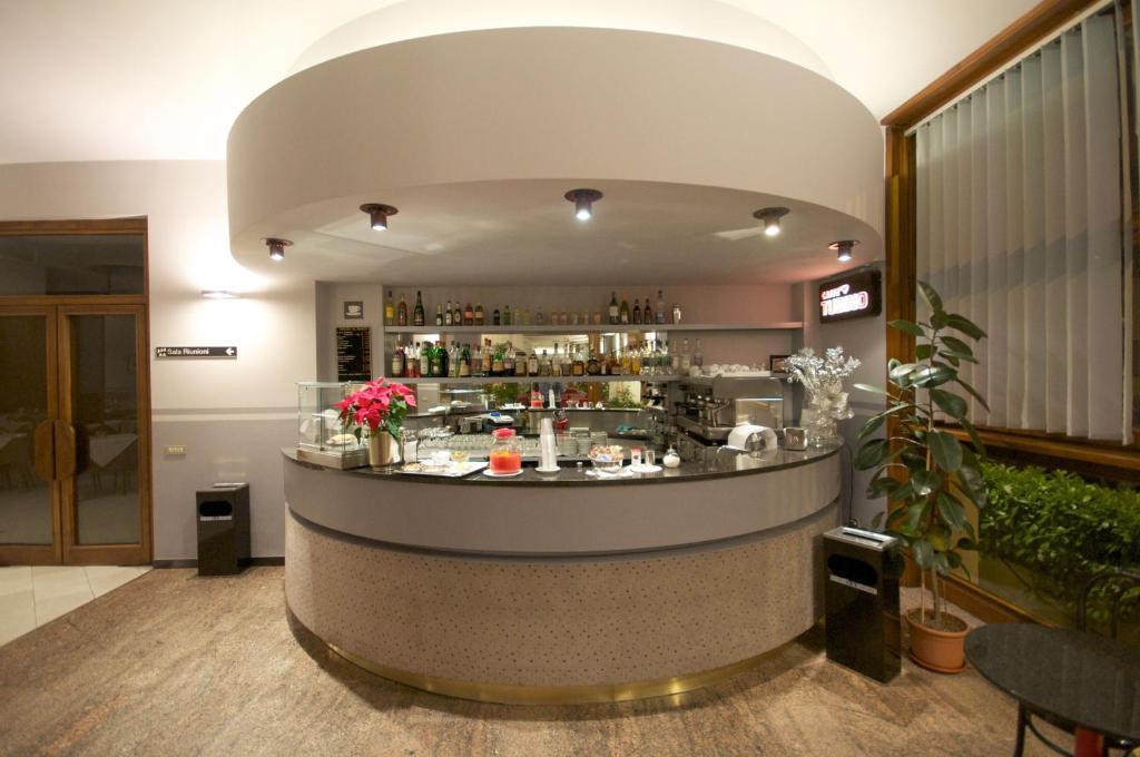 פיסטויה Hotel Milano מראה חיצוני תמונה