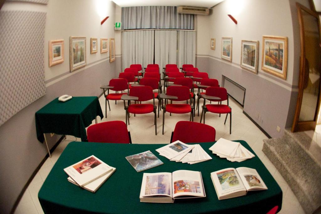 פיסטויה Hotel Milano מראה חיצוני תמונה