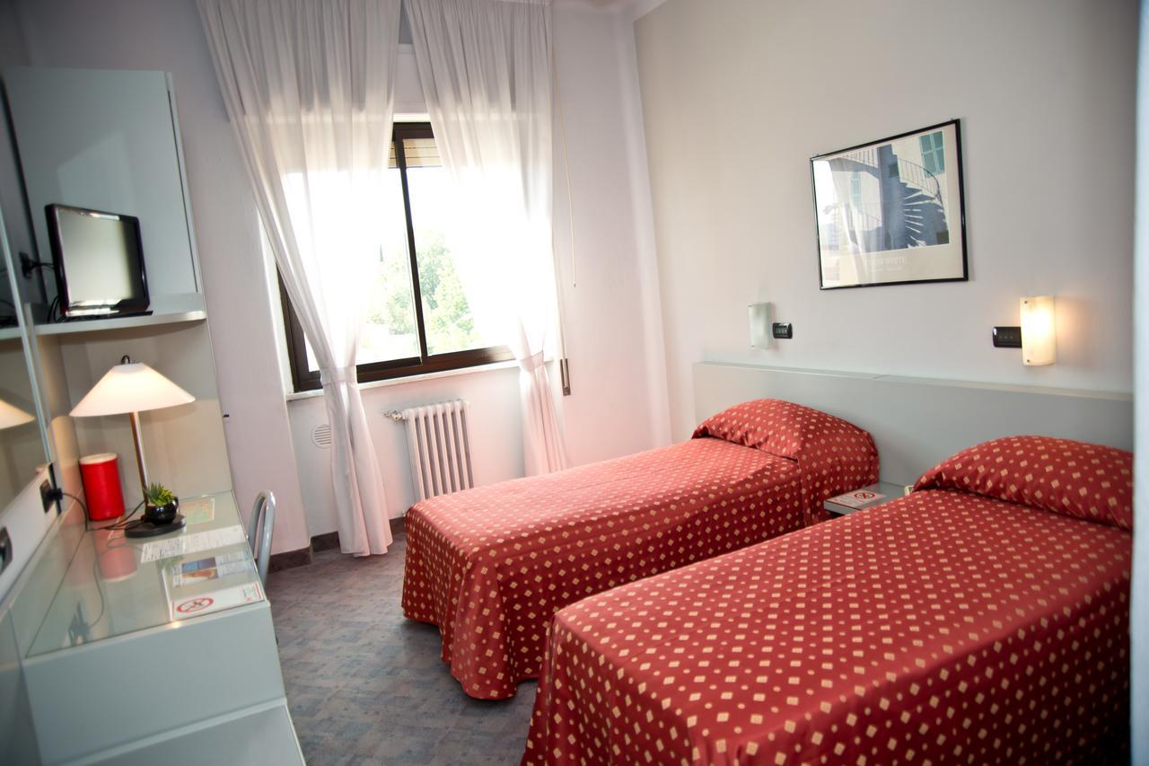 פיסטויה Hotel Milano מראה חיצוני תמונה